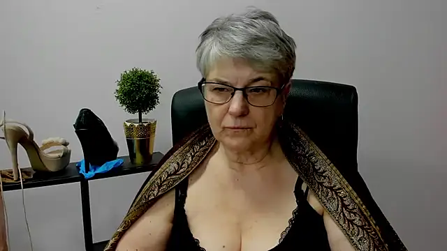 IrisDream online show from 02/17/25, 01:55