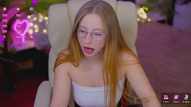 SilverrMoon online show from 10/09/25, 01:44