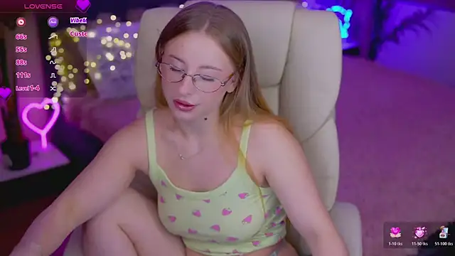 SilverrMoon online show from 10/26/25, 01:44