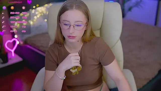 SilverrMoon online show from 10/21/25, 07:46