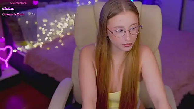 SilverrMoon online show from 11/04/25, 08:23