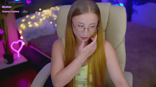 SilverrMoon online show from 10/20/25, 07:36