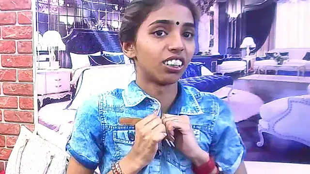 Snapshot of IndianSexySlender chatting on 12/16/25, 05:22 IndianSexySlender online show from 12/16/25, 05:22