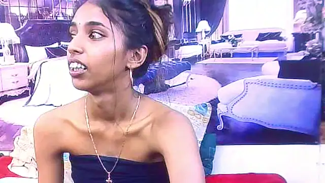 Snapshot of IndianSexySlender chatting on 11/21/25, 05:06 IndianSexySlender online show from 11/21/25, 05:06