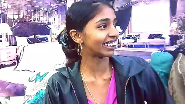 Snapshot of IndianSexySlender chatting on 11/06/25, 05:11 IndianSexySlender online show from 11/06/25, 05:11