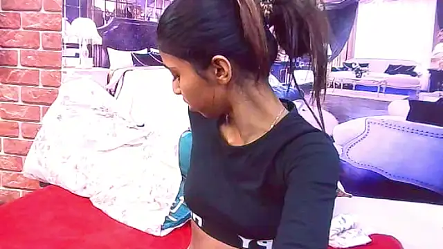 Snapshot of IndianSexySlender chatting on 11/17/25, 05:22 IndianSexySlender online show from 11/17/25, 05:22