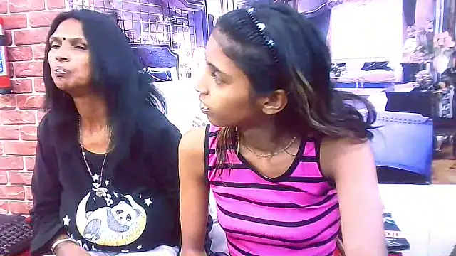 Snapshot of IndianSexySlender chatting on 11/25/25, 05:30 IndianSexySlender online show from 11/25/25, 05:30