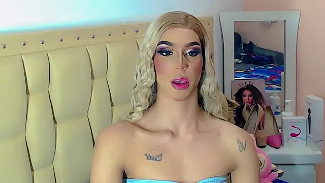 Snapshot of briana_sex32 chatting on 12/17/25, 07:08 briana sex32 online show from 12/17/25, 07:08