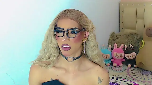 Snapshot of briana_sex32 chatting on 11/27/25, 02:23 briana sex32 online show from 11/27/25, 02:23