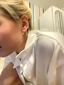 Liya my online show from 11/18/25, 05:49