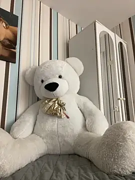 Liya my online show from 10/29/25, 11:03