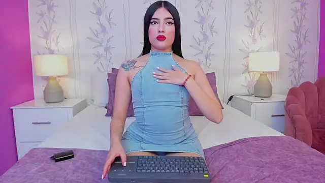 Snapshot of MadissonBacker chatting on 02/19/25, 02:33 MadissonBacker online show from 02/19/25, 02:33