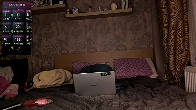 Snapshot of purebeautie13 chatting on 12/20/24, 05:18 purebeautie13 online show from 12/20/24, 05:18