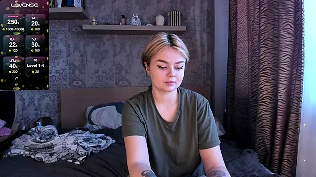 Snapshot of purebeautie13 chatting on 01/17/25, 12:10 purebeautie13 online show from 01/17/25, 12:10