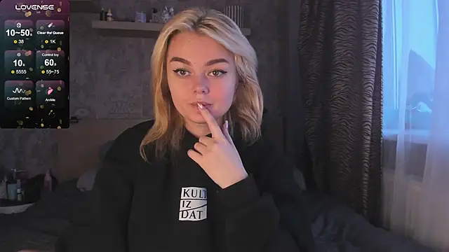 Snapshot of purebeautie13 chatting on 01/30/25, 12:06 purebeautie13 online show from 01/30/25, 12:06