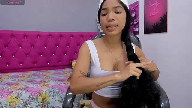 ximena ruiz18 online show from 11/23/25, 12:48