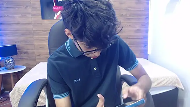 Snapshot of jhoellx chatting on 02/12/25, 01:16 jhoellx online show from 02/12/25, 01:16