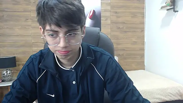 Snapshot of jhoellx chatting on 02/17/25, 12:27 jhoellx online show from 02/17/25, 12:27
