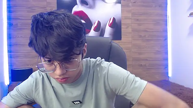 Snapshot of jhoellx chatting on 03/06/25, 01:14 jhoellx online show from 03/06/25, 01:14