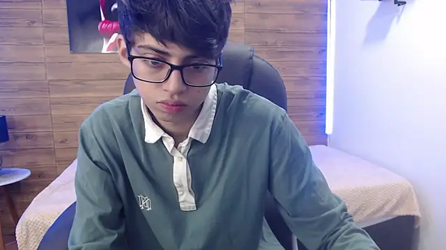 Snapshot of jhoellx chatting on 02/14/25, 02:12 jhoellx online show from 02/14/25, 02:12