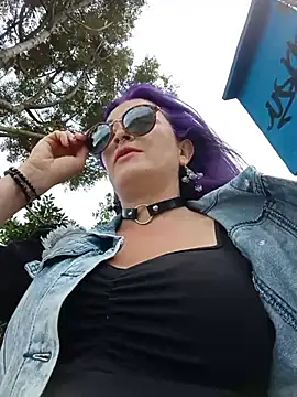 sophie banger online show from 10/13/25, 06:09