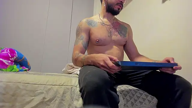 Snapshot of leondevereda chatting on 09/26/25, 01:23 leondevereda online show from 09/26/25, 01:23