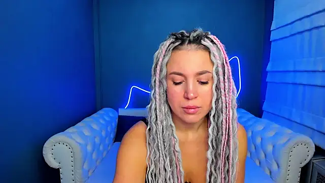 Snapshot of rock_n_roxy chatting on 11/08/25, 01:20 rock n roxy online show from 11/08/25, 01:20