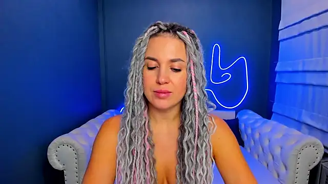 Snapshot of rock_n_roxy chatting on 10/07/25, 01:17 rock n roxy online show from 10/07/25, 01:17