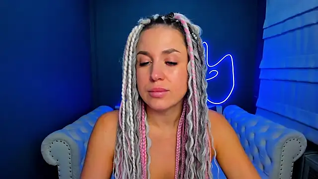 Snapshot of rock_n_roxy chatting on 11/12/25, 01:10 rock n roxy online show from 11/12/25, 01:10