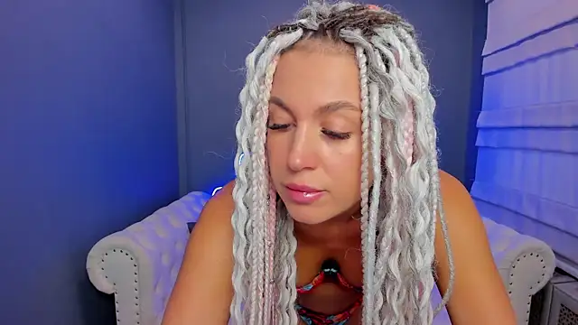 Snapshot of rock_n_roxy chatting on 03/08/25, 01:17 rock n roxy online show from 03/08/25, 01:17