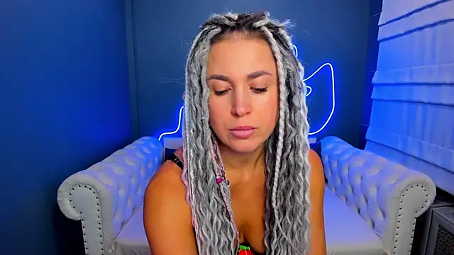 Snapshot of rock_n_roxy chatting on 09/12/25, 01:17 rock n roxy online show from 09/12/25, 01:17