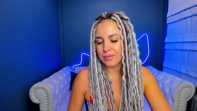 Snapshot of rock_n_roxy chatting on 10/25/25, 01:27 rock n roxy online show from 10/25/25, 01:27