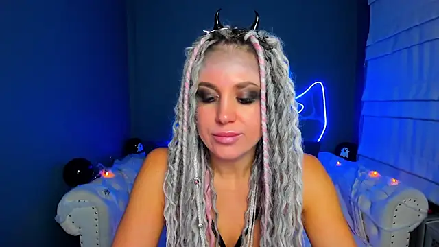 Snapshot of rock_n_roxy chatting on 10/29/25, 01:37 rock n roxy online show from 10/29/25, 01:37