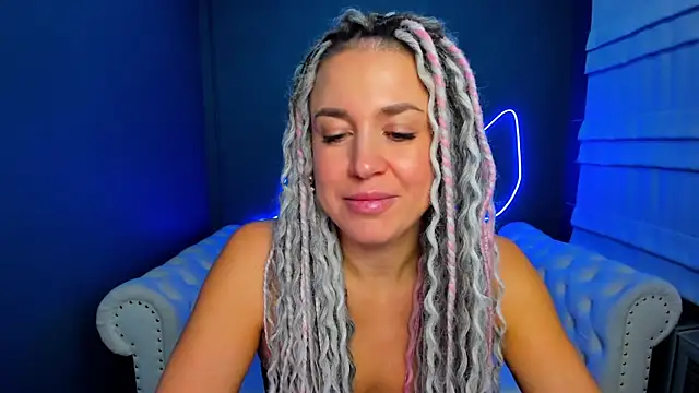 Snapshot of rock_n_roxy chatting on 11/04/25, 01:20 rock n roxy online show from 11/04/25, 01:20