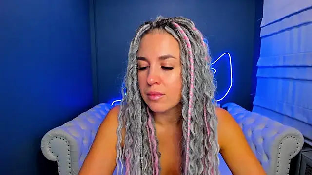 Snapshot of rock_n_roxy chatting on 09/26/25, 01:23 rock n roxy online show from 09/26/25, 01:23