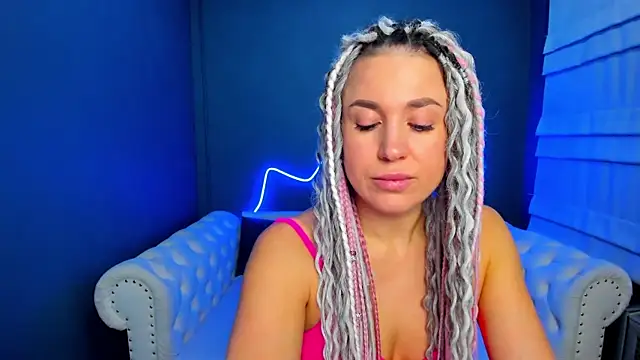 Snapshot of rock_n_roxy chatting on 11/19/25, 01:27 rock n roxy online show from 11/19/25, 01:27