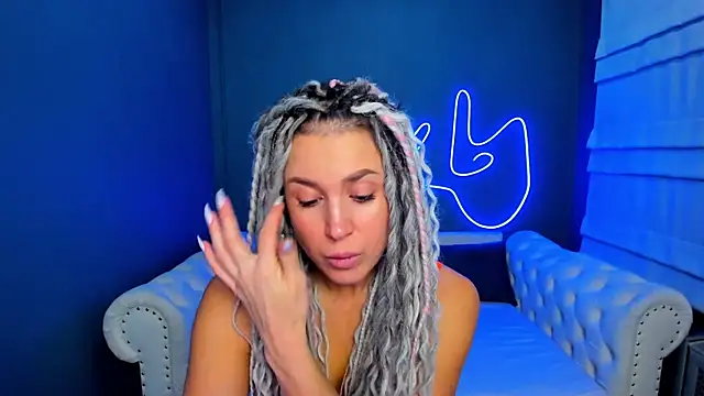 Snapshot of rock_n_roxy chatting on 11/06/25, 01:53 rock n roxy online show from 11/06/25, 01:53