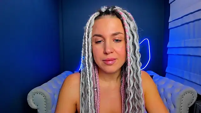 Snapshot of rock_n_roxy chatting on 11/21/25, 01:37 rock n roxy online show from 11/21/25, 01:37