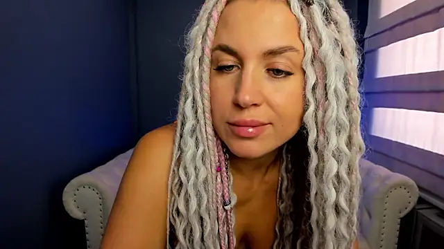 Snapshot of rock_n_roxy chatting on 03/15/25, 05:08 rock n roxy online show from 03/15/25, 05:08