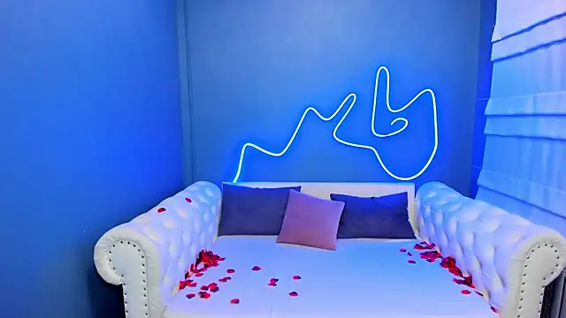 Snapshot of rock_n_roxy chatting on 12/02/25, 01:28 rock n roxy online show from 12/02/25, 01:28