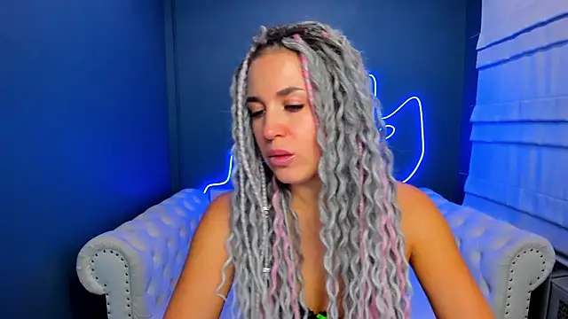 Snapshot of rock_n_roxy chatting on 10/01/25, 01:22 rock n roxy online show from 10/01/25, 01:22