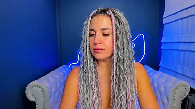 Snapshot of rock_n_roxy chatting on 10/09/25, 01:50 rock n roxy online show from 10/09/25, 01:50