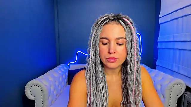 Snapshot of rock_n_roxy chatting on 10/13/25, 01:29 rock n roxy online show from 10/13/25, 01:29