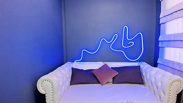 Snapshot of rock_n_roxy chatting on 03/21/25, 01:24 rock n roxy online show from 03/21/25, 01:24