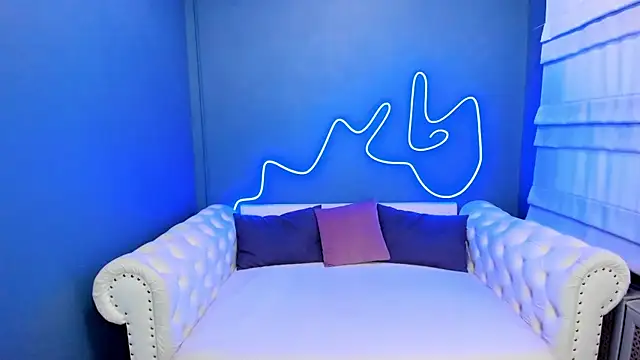 Snapshot of rock_n_roxy chatting on 09/09/25, 01:16 rock n roxy online show from 09/09/25, 01:16