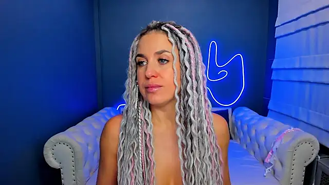 Snapshot of rock_n_roxy chatting on 10/21/25, 01:16 rock n roxy online show from 10/21/25, 01:16