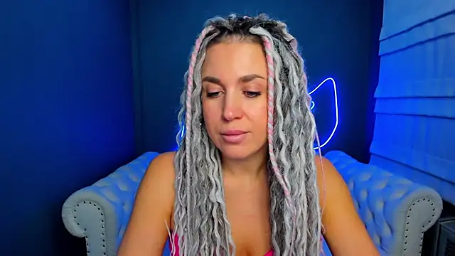 Snapshot of rock_n_roxy chatting on 11/07/25, 01:21 rock n roxy online show from 11/07/25, 01:21