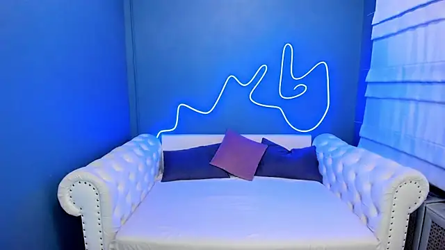 Snapshot of rock_n_roxy chatting on 09/13/25, 02:33 rock n roxy online show from 09/13/25, 02:33