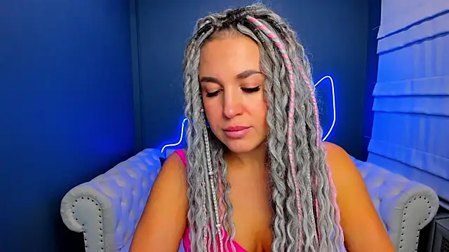 Snapshot of rock_n_roxy chatting on 09/29/25, 01:34 rock n roxy online show from 09/29/25, 01:34