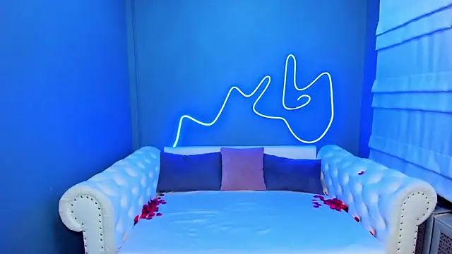 Snapshot of rock_n_roxy chatting on 12/04/25, 01:26 rock n roxy online show from 12/04/25, 01:26